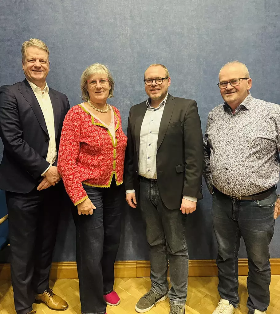 Auf dem Foto v.l.n.r.: Dr. Michael Au, Birgit Bayer-Tersch, Max Ammon, Ronald Morawski.